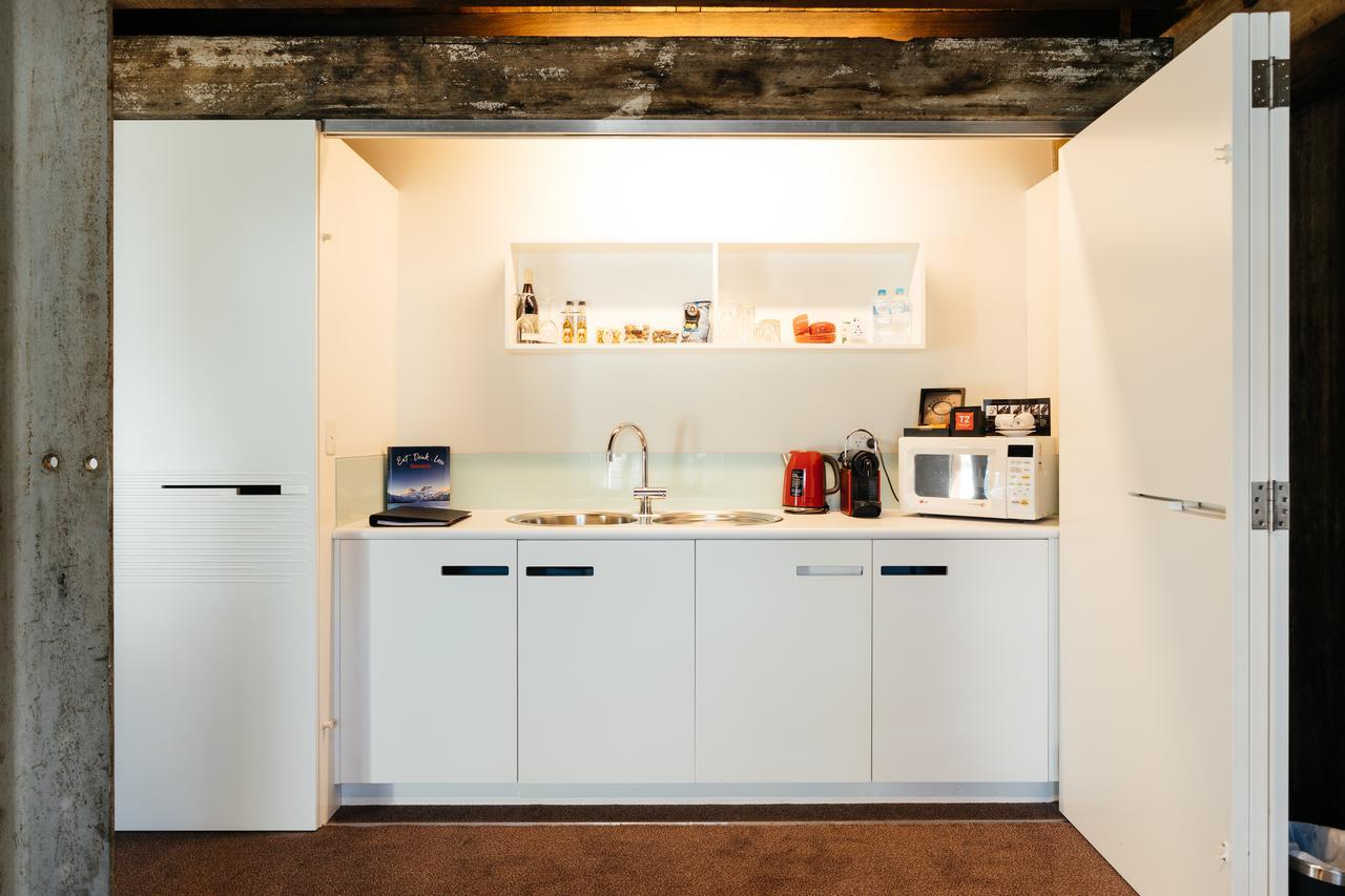 The Henry Jones Art Hotel Hobart Exterior foto A typical kitchenette